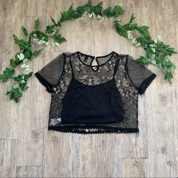 Black floral crop top - Picture 2 of 2